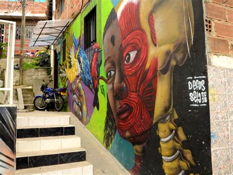 comuna 13 graffiti tour|Iba pa.